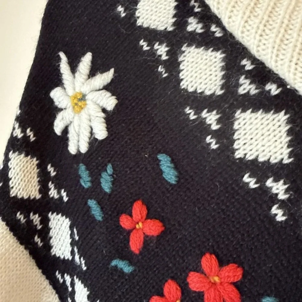 Vintage Honors Sweater Needle Point Ivory Floral Size M Granny Artsy Cottagecore